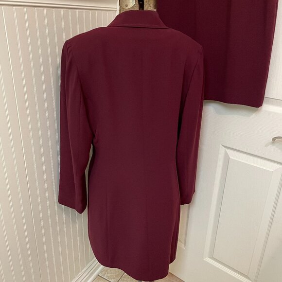 JONES WEAR SIZE 12 DARK BERRY SUIT WITH LINED LONG JACKET AND SKIRT - Picture 3 of 12